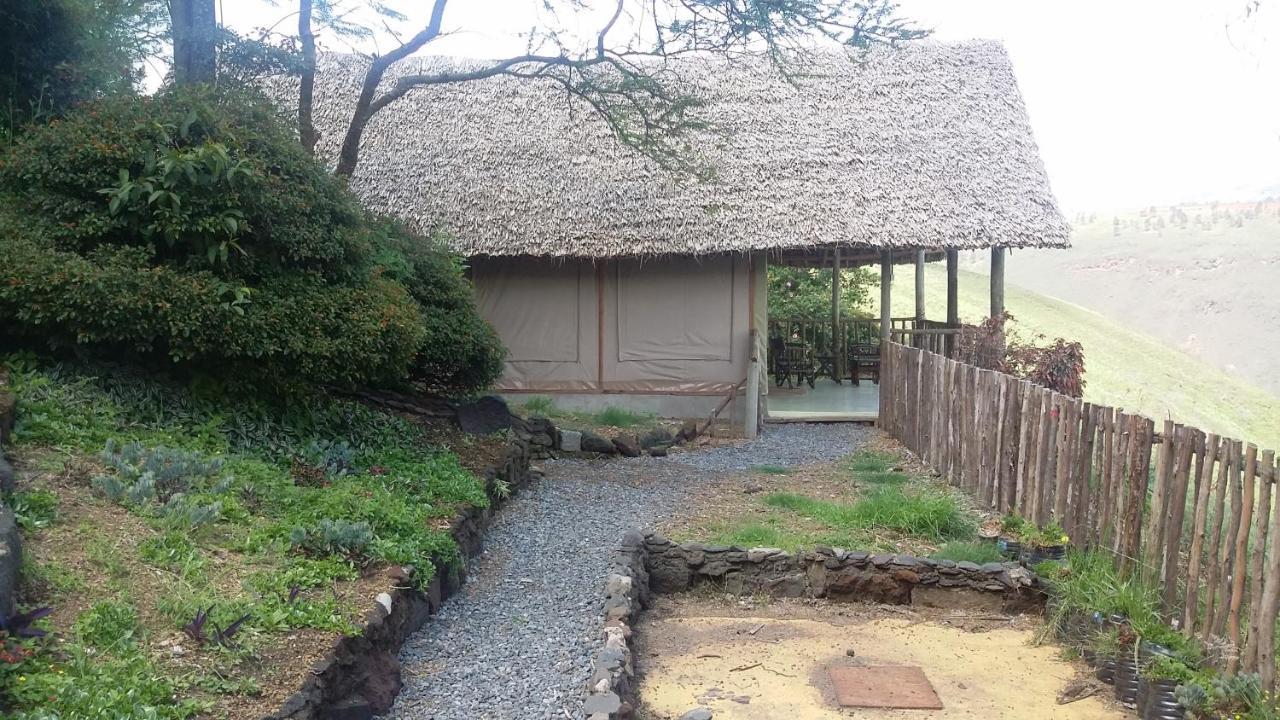 Villa Maili Saba Camp à Nakuru Extérieur photo