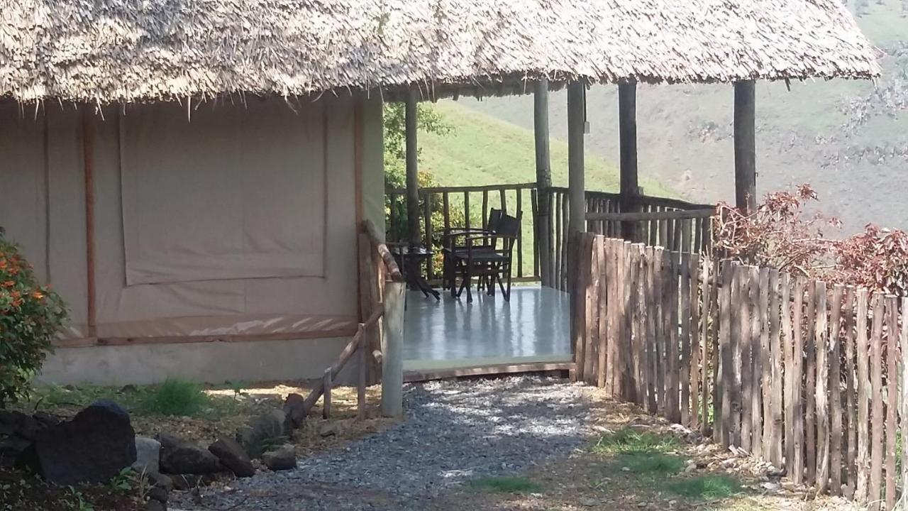 Villa Maili Saba Camp à Nakuru Extérieur photo