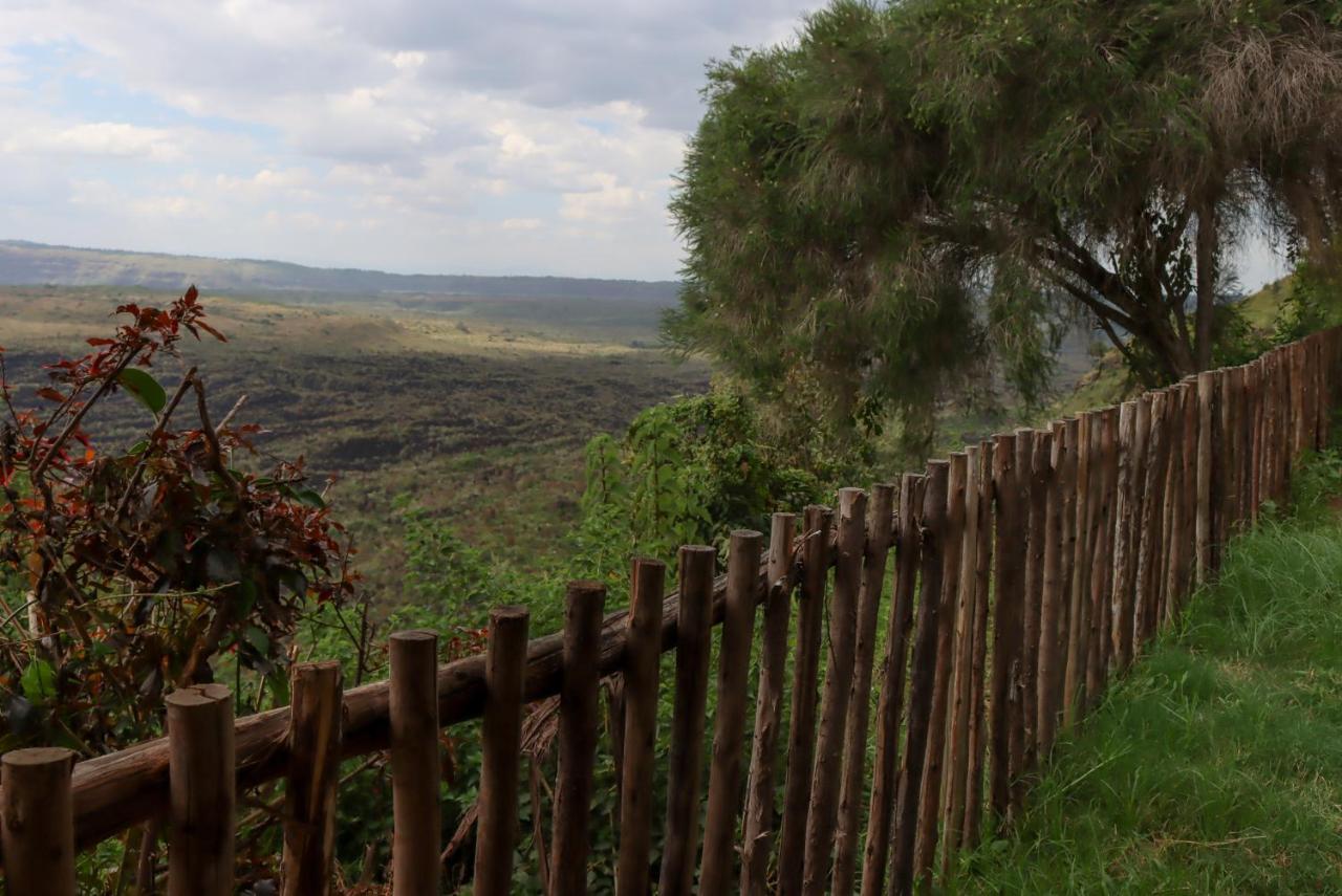 Villa Maili Saba Camp à Nakuru Extérieur photo
