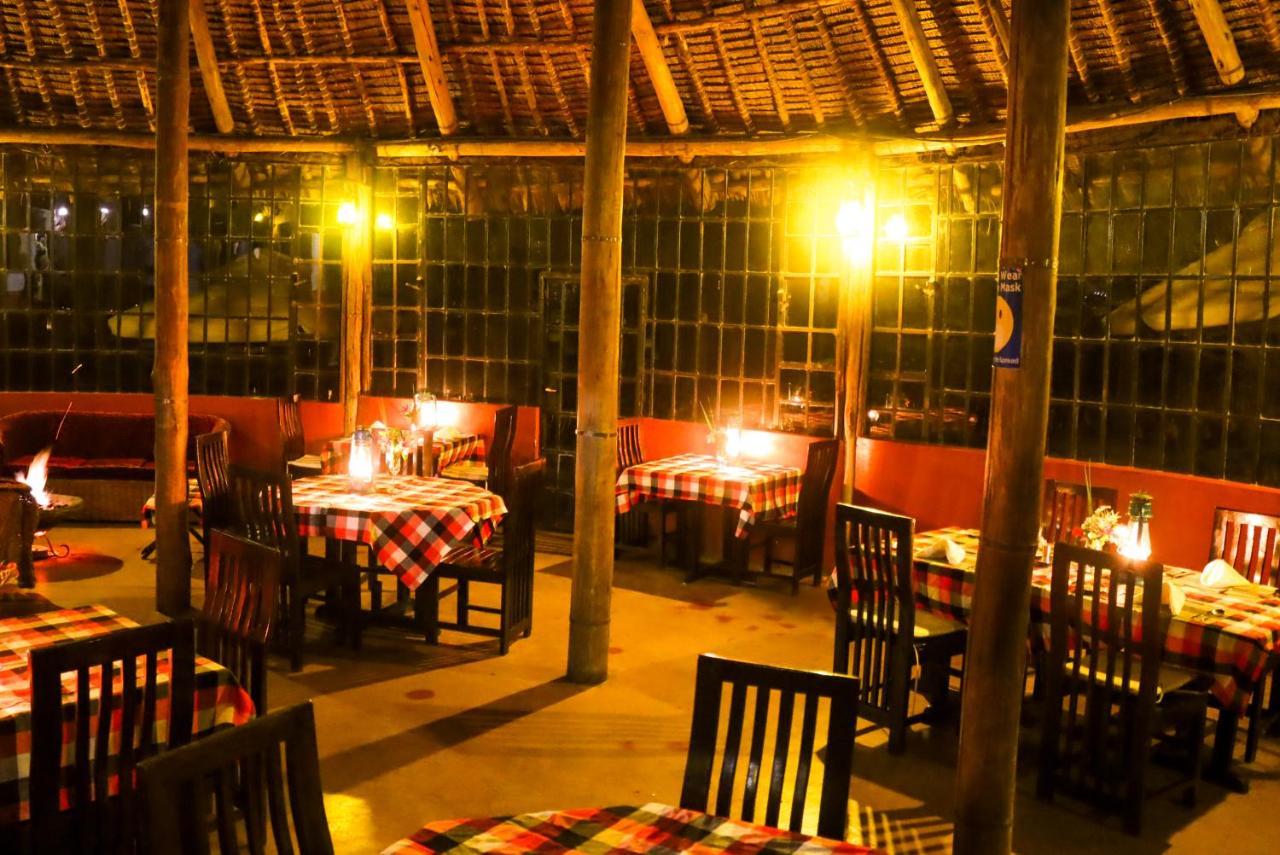 Villa Maili Saba Camp à Nakuru Extérieur photo