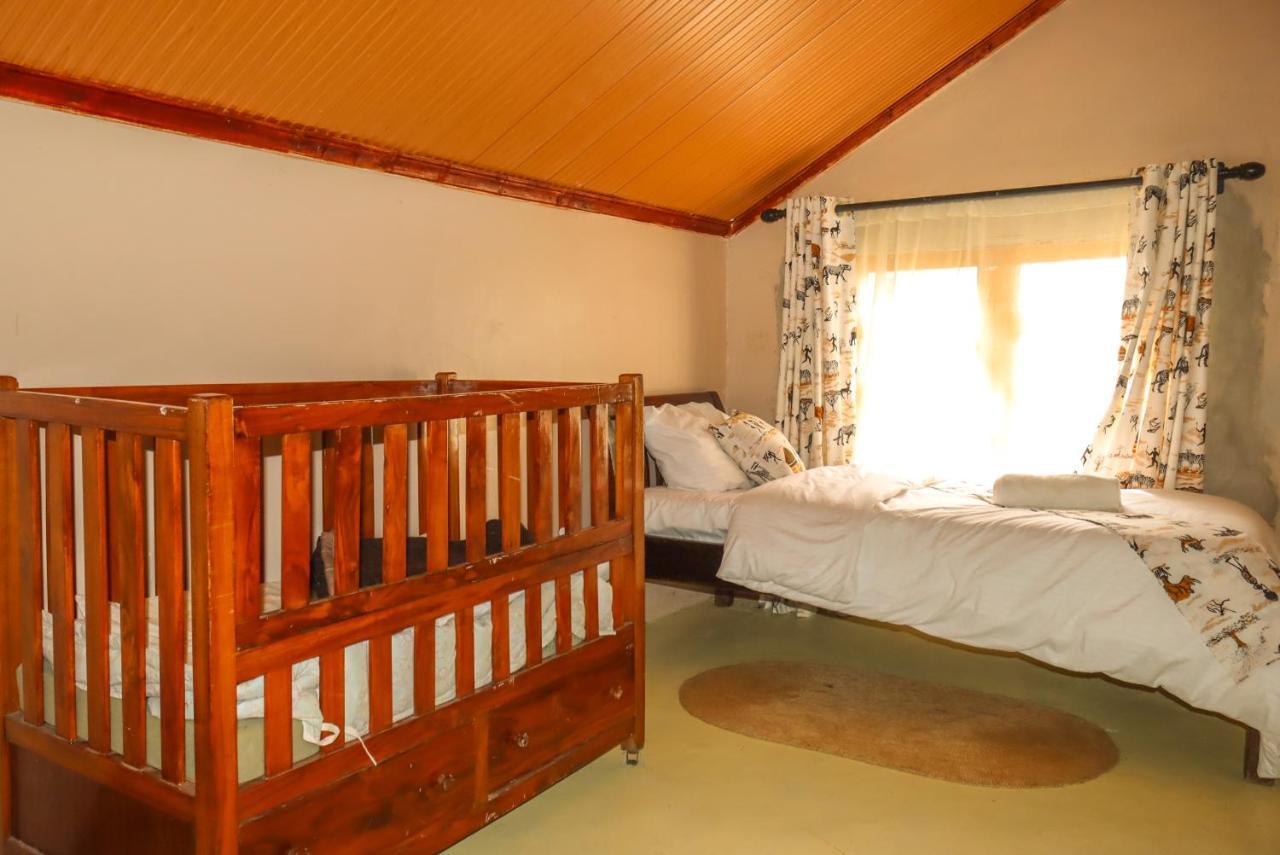 Villa Maili Saba Camp à Nakuru Extérieur photo