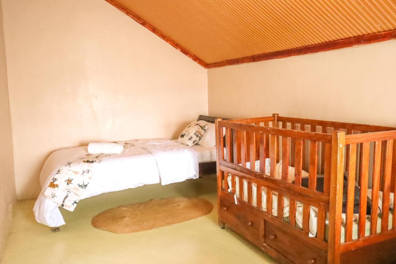 Villa Maili Saba Camp à Nakuru Extérieur photo
